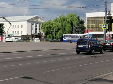У Луцьку через постріли перекрили Театральний майдан: на місці – велика кількість поліції