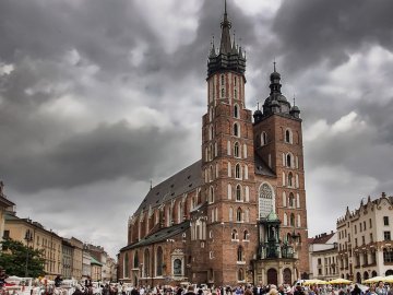 У Польщі затримали українця, чий дрон впав на дах костелу в Кракові