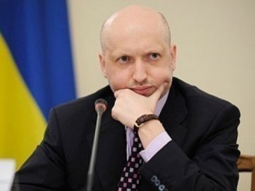 Турчинов не заперечує можливості введення воєнного стану в Україні