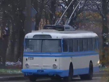 Вулицями Рівного їздить унікальний ретро-тролейбус