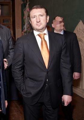 У Києві підірвали броньований Mercedes відомого бізнесмена. ФОТО 