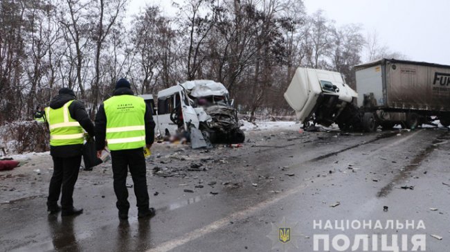 На Чернігівщині маршрутка потрапила в ДТП: загинуло 13 людей