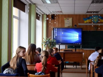 У Луцькраді відповіли на петицію про мультиборди для шкіл міста
