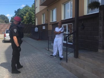 У Луцьку на вулиці затримали чоловіка з ножем, який перебуває на обліку у психлікарні