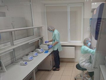 В Україні – лише 8 лабораторій: волинські поліцейські почали проводити ДНК-експертизу. ВІДЕО