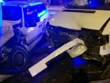 Нічна аварія в Луцьку: водій знехтував Правилами дорожнього руху. ФОТО