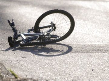 Поблизу Луцька автівка на смерть збила велосипедиста