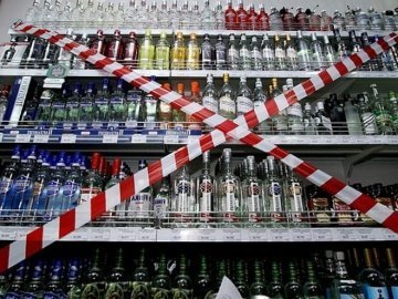 У Луцьку викрили дві точки нічної торгівлі алкоголем