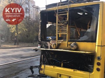 У Києві на ходу загорівся тролейбус з пасажирами. ФОТО