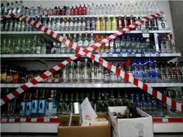 Вночі у Луцьку продавали алкогольні напої. ФОТО