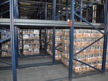 Волинські «податківці» вилучили майже 100 тисяч пляшок «лівої» горілки