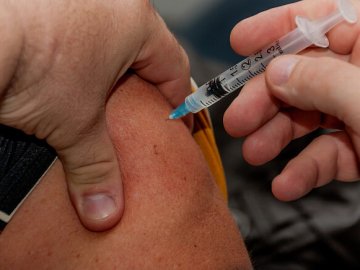 У МОЗ розповіли про побічні ефекти COVID-вакцинації