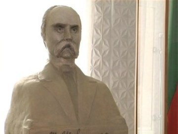 У волинській школі за народні гроші встановили погруддя Шевченка