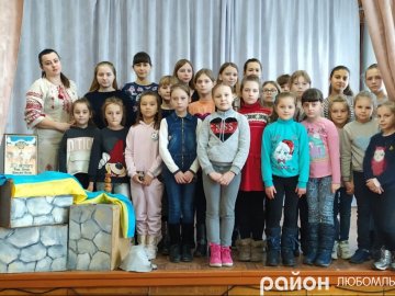 У містечку на Волині школярі вшанували Героїв Майдану