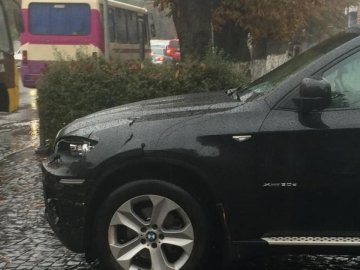 ДТП у Луцьку: на проспекті Перемоги не розминулися дві автівки. ФОТО
