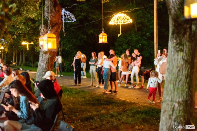 «Бандерштат» через коронавірус вперше перенесли в онлайн: фестиваль дивилися у луцькому парку. ФОТО