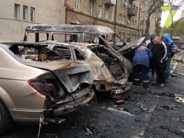 В Одесі вночі згоріло маже 20 автівок