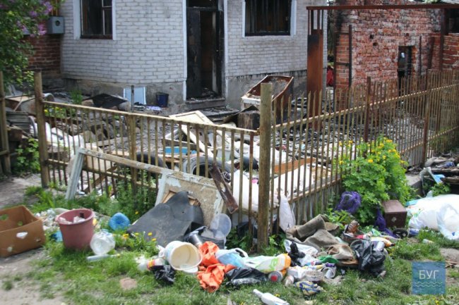 Зносить мотлох і вже всьоме підпалює будинок: у Володимирі люди бояться жити біля сусіда