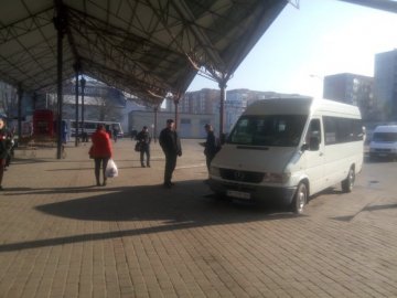 Карантинне обмеження: водій автобуса «Луцьк-Гряда» не довіз пасажирів, бо уже була 12-та година