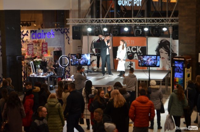 «Чорна п’ятниця» в ТРЦ «ПортCity». ФОТОРЕПОРТАЖ
