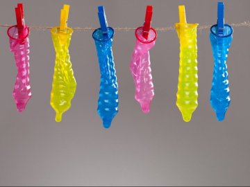 В Україні продають браковані презервативи