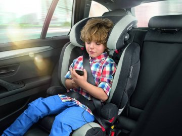 В Україні запровадили штрафи за перевезення дітей в машині без автокрісла  