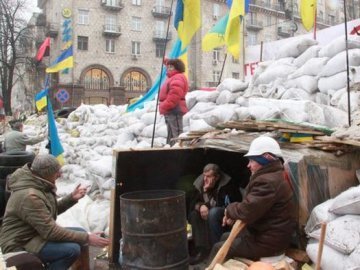 Євромайдан укріпляє барикади