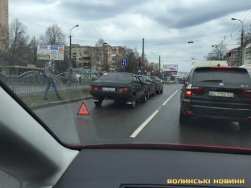 На перехресті в Луцьку зіткнулися 3 авто