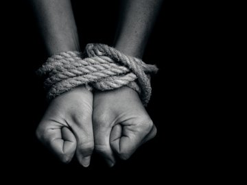 Шість днів сексуального рабства: у Києві дитину змушували до проституції