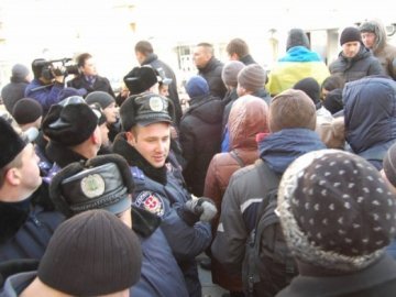 Депутат розповів, хто його побив під час тисняви біля Волиньради. АУДІО