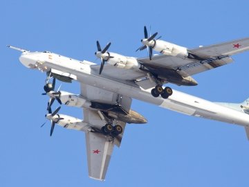 Командою Януковича продано два стратегічних бомбардувльники з України
