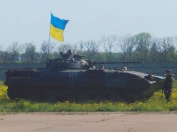 Терористи чіпляють українські прапори і розстрілюють людей 