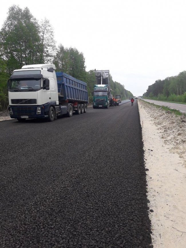 Показали, як ремонтують частину автошляху Київ – Ковель – Ягодин. ФОТО