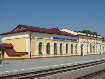 У Володимирі з вокзалу через вікно покрали лавки
