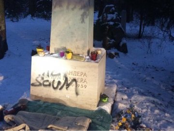 Волинський нардеп думає про перезахоронення Бандери в Україні
