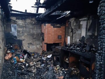 У родини з Волині повністю згорів будинок: просять допомоги