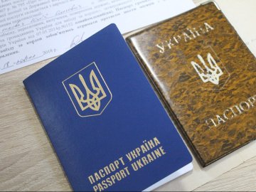 У Нововолинську почали оформляти закордонні паспорти