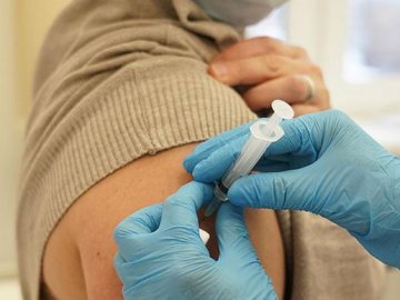 Українців, які записалися на щеплення через «Дію», вакцинуватимуть у вихідні