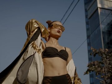Сашко Положинський випустив кліп з сексуальною моделлю Playboy. ВІДЕО