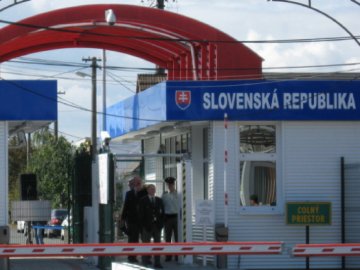Українцям повідомили про зміну правил в’їзду до Словаччини