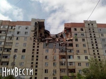 У Миколаєві з-під завалів зруйнованої багатоповерхівки чути крики