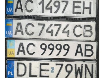 Поліція шукає водіїв, які у Луцьку загубили номерні знаки. ФОТО