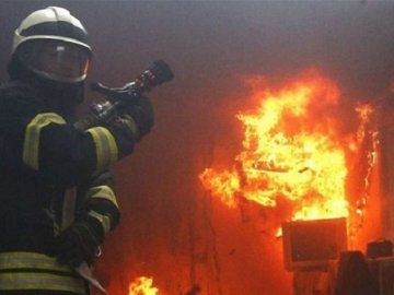 У Луцьку через пожежу в багатоповерхівці евакуювали майже пів сотні людей. ВІДЕО 