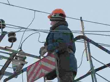 На Волині відновлюють електропостачання у 9 знеструмлених селах