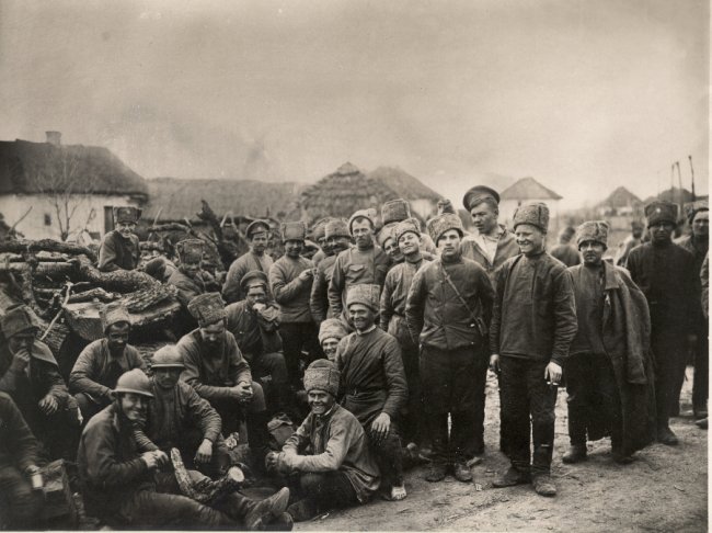 Полонені російські солдати, с. Тоболи, 1916 р.