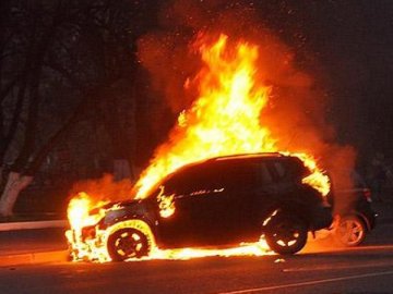 Повідомили, кому належить автомобіль, який згорів у Луцьку, - ЗМІ