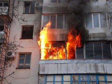 Пожежники врятували з вогню жінку і двох дітей у Нововолинську