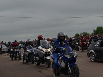 Поблизу Луцька відбулись показові заїзди мотоциклістів. ФОТО