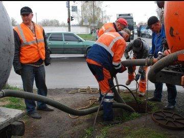 У Луцьку ремонтують водопровідні та каналізаційні мережі 