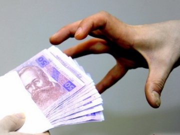 Крадіжка у Володимирі:  зі стола поцупили  7 тисяч доларів 